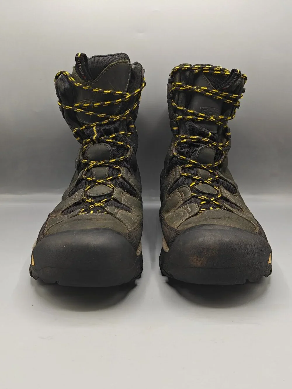 Keen Boots Mens 13 Summit County II 400G Insulated Waterproof Hiking Pre-Owned